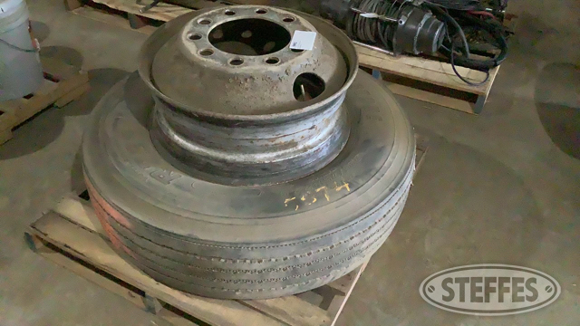 295/75R22.5 Tire & Steel Wheel